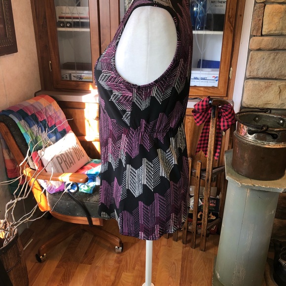 BANANA REPUBLIC SIZE SMALL PURPLE PINK AND BLACK SLEEVELESS BLOUSE NOTTED CENTER - Picture 3 of 4